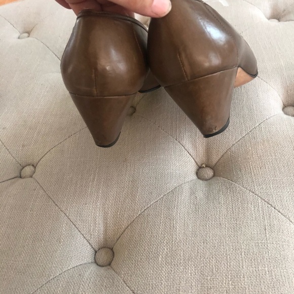 Salvatore Ferragamo brown leather heel shoe size 7 - Picture 3 of 5